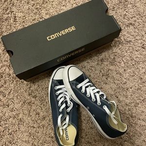 *BRAND NEW* Navy Converse